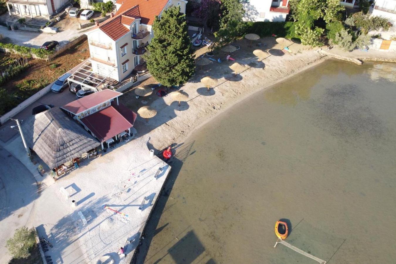Apartments with a parking space Kraj, Pasman - 8457 Tkon Bagian luar foto